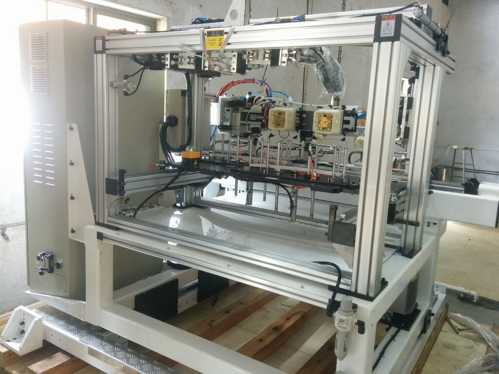 Plastic manufacturing automation setup
